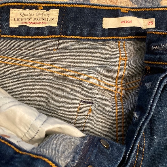 Levi’s Premium Wedgie Jeans - Picture 5 of 11